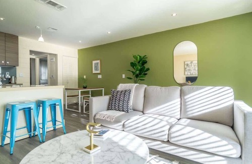 East Riverside - Oltorf Apartamento | 8 mins to Downtown King Bed | Pool, Parking Gym 04