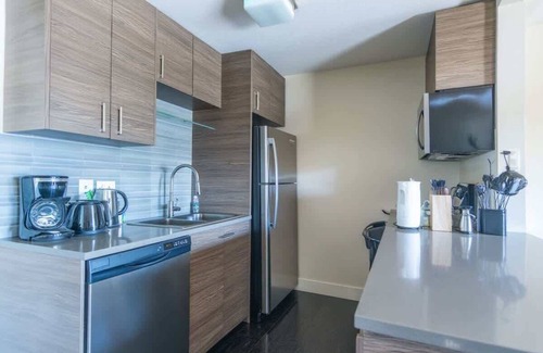 Pleasant Valley Apartamento | 8 mins to Downtown King Bed | Pool, Parking Gym 05