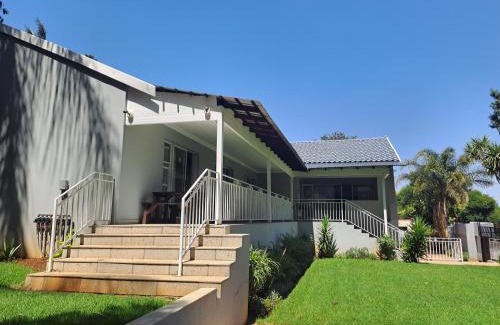 Bedfordview Cama Y Desayuno | 8 on Acacia Guesthouse