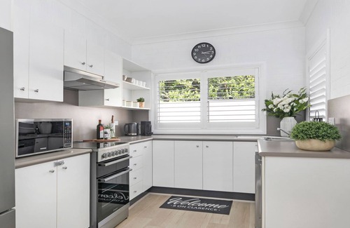 Moss Vale Apartamento | 8 on Clarence — Stay 5, Pay 4