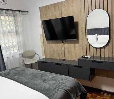 Athlone Casa | 8 on Lorenzo