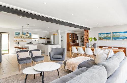 Betty's Bay Casa | 8 on Nivenia by Host Agents