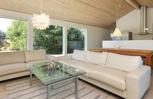 Aalbaek Casa | 8 person holiday home in Ålbæk-By Traum