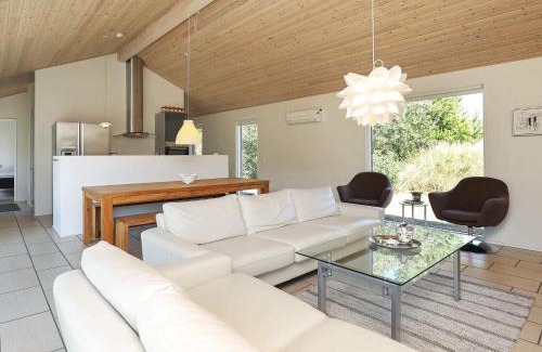 Aalbaek Casa | 8 person holiday home in Ålbæk-By Traum