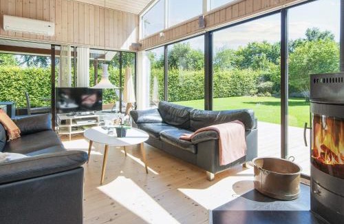 Fjellerup Casa | 8 person holiday home in Glesborg