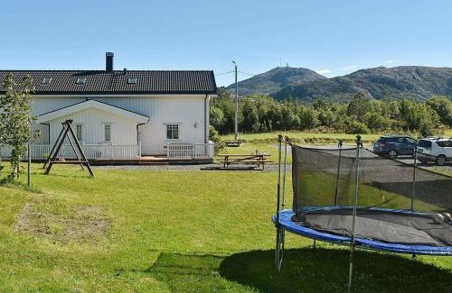 Oksvoll Casa | 8 person holiday home in Oksvoll