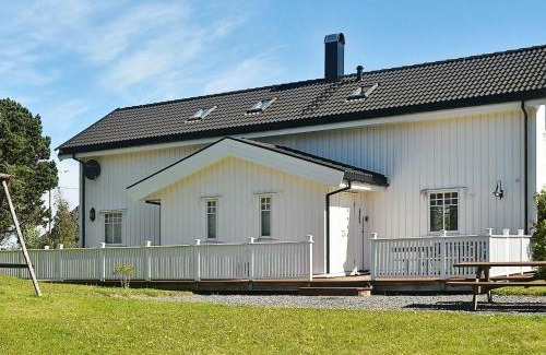 Oksvoll Casa | 8 person holiday home in Oksvoll