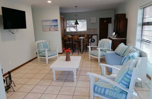 L'Agulhas Casa | 8 Sleeper self catering house