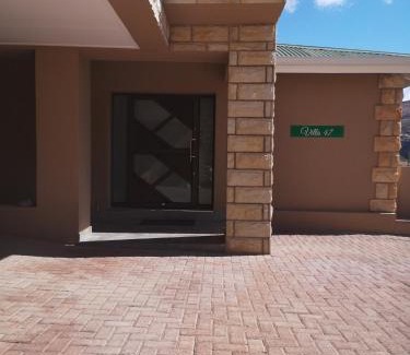 Clarens Apartamento | 8 Sleeper Villa and 4 Sleeper Flatlet