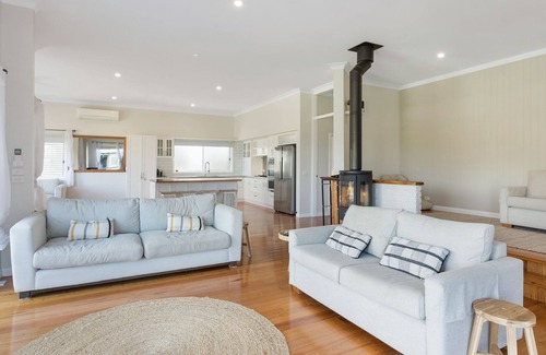 Kianga Casa | 8 Sunnyside Crescent Kianga