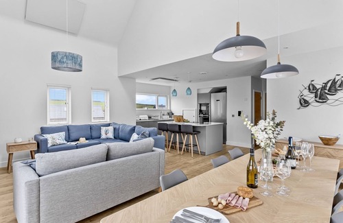 North Buckland Cabaña | 8 The Vista, Willingcott Nr Woolacombe - Hot tub/ On-site pool/ EV Charger/ Ecohome