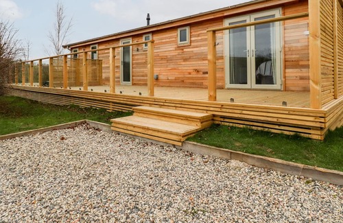 Looe Cabina | 8 VALLEY VIEW, family friendly, with hot tub in Lanreath
