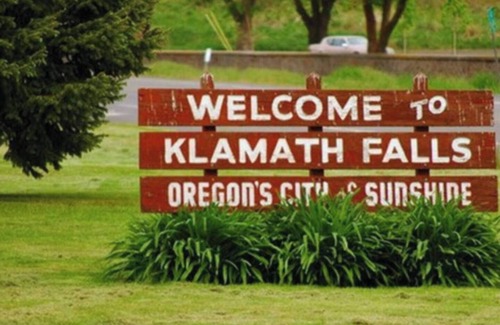 Downtown Klamath Falls Casa | 80+ Day Stays in 5 Kings Smarthouse❤️Spa Bath + Jetted Tub | Huge BBQ, Outdoor