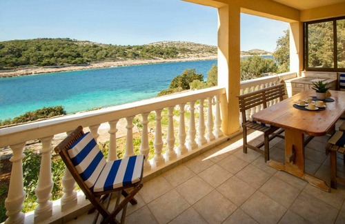 Zirje Otro | 80 m² Alojamiento ∙ 4 habitaciones ∙ 8 huéspedes