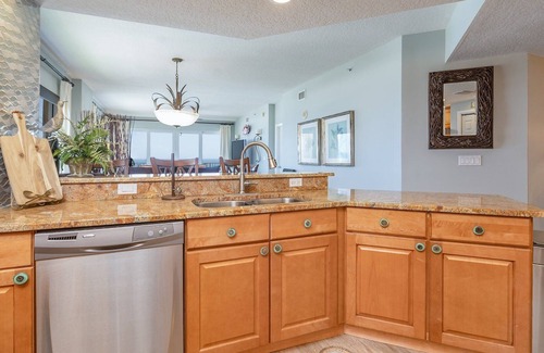 Daytona Beach Shores Condominio | 802 Sanibel - Oceanfront Luxury Unit