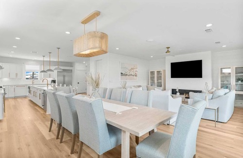 Silver Sands Casa | 8022 Thomas Dr. Luxury! Heated Pool - Sleeps 24