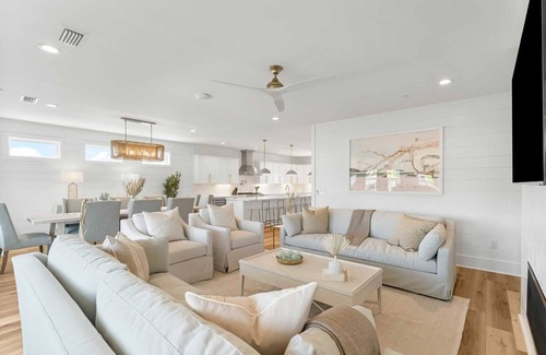 Silver Sands Casa | 8022 Thomas Dr. Luxury! Heated Pool - Sleeps 24