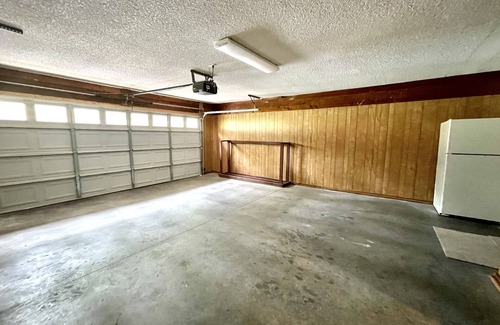Mount Ida Condominio | 80BPD, Four bedroom, two 1/2 bath log-sided condo with lake view , garage by RedAwning