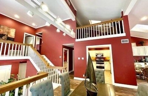 Mount Ida Condominio | 80BPD, Four bedroom, two 1/2 bath log-sided condo with lake view , garage by RedAwning