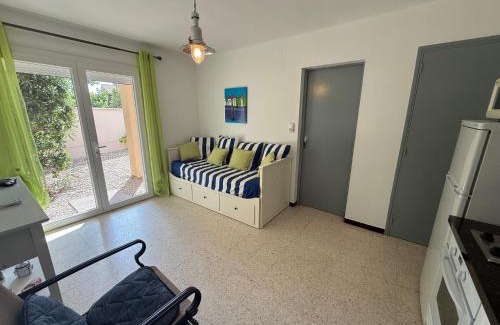 Portiragnes-Plage Apartamento | 80m de la plage Appartement au rdc d'une maison 1 chambre 4 couchages cour LXRV9A