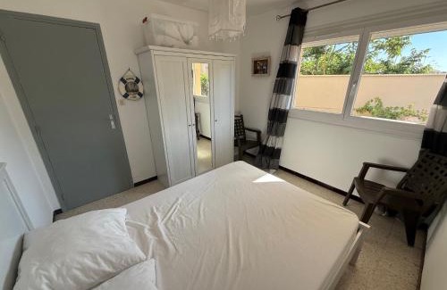 Portiragnes-Plage Apartamento | 80m de la plage Appartement au rdc d'une maison 1 chambre 4 couchages cour LXRV9A