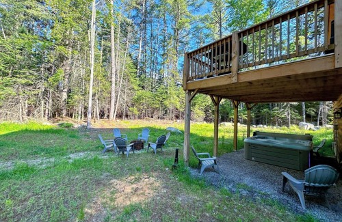 Bethlehem Casa | 80PVR Log Home 20min to Bretton Woods AC Hot Tub wifi cable fireplace fire pit