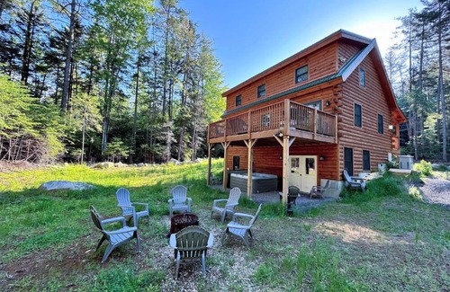 Bethlehem Casa | 80PVR Log Home 20min to Bretton Woods AC Hot Tub wifi cable fireplace fire pit