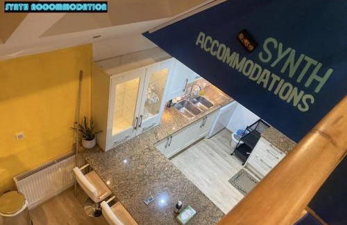 Wimbledon Apartamento | 80s RETRO 3 Bedroom Apartment in Wimbledon London Sleeps 6! NETFLIX WIFI and Arcade! Perfect for Families Business & Leisure Guests!