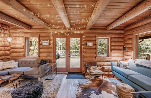 Glacier Casa | 81SL - Hot Tub - WIFI - Pets Ok - Sleeps 4