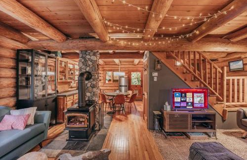Glacier Casa | 81SL - Hot Tub - WIFI - Pets Ok - Sleeps 4