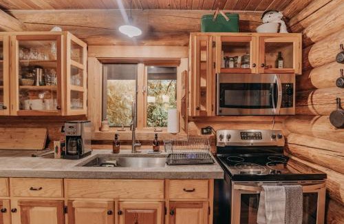 Glacier Casa | 81SL - Hot Tub - WIFI - Pets Ok - Sleeps 4