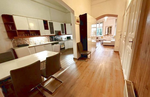 Belso-Ferencvaros Apartamento | Apartamento 82 m² con vista al Danubio – Centro, check-in 24h