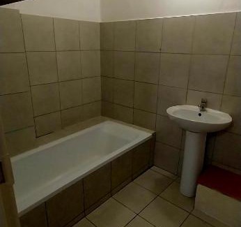 Greater Johannesburg Metropolitan Area Casa | 82-on-Romney