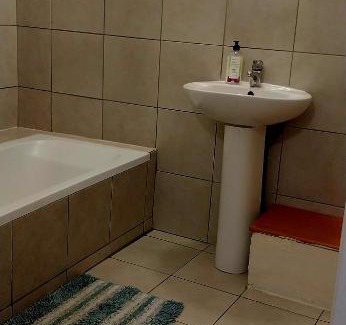 Greater Johannesburg Metropolitan Area Casa | 82-on-Romney