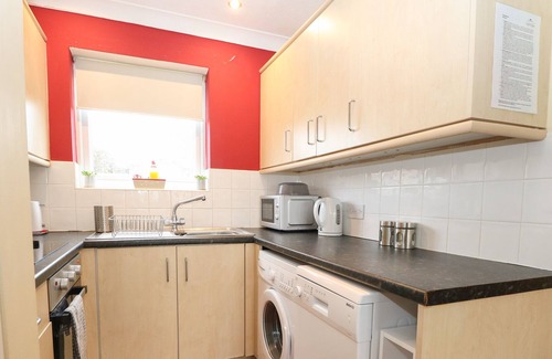 Corton Cabina | 82 WATERSIDE, pet friendly, character holiday cottage in Corton