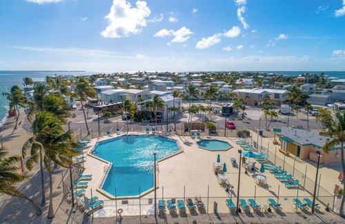 Cudjoe Key Alquiler De RV | 85 Canalfront Empty RV Lot with 35' Seawall