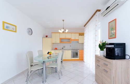 Povile Apartamento | 86 m² Apartamento ∙ 3 habitaciones ∙ 5 huéspedes