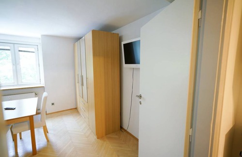 Unterdobling Otro | 860 ft² Shared room