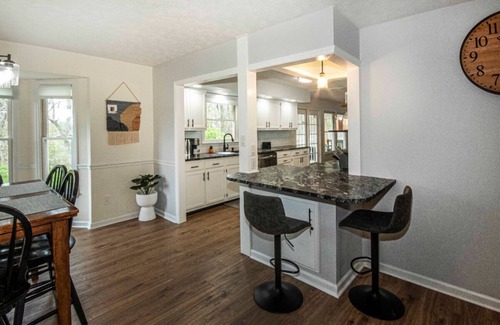 Ashley Oaks Casa | 865 Hideaway, Close to UTK, Market Square,; 3 BR/2.5 Bath 2 Car Garage, Deck