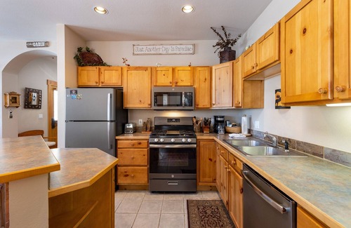 Keystone Condominio | 8758 Trappers Crossing 2 Bedroom Condo by RedAwning