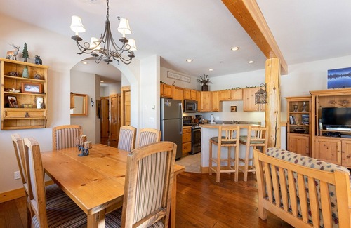 Keystone Condominio | 8758 Trappers Crossing 2 Bedroom Condo by RedAwning