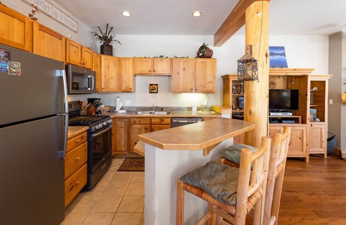 Keystone Condominio | 8758 Trappers Crossing 2 Bedroom Condo by RedAwning