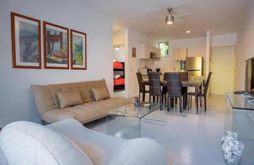 Municipio de Progreso Casa | 87965 Spacious and private retreat 1 block from the Ocean in Progreso East