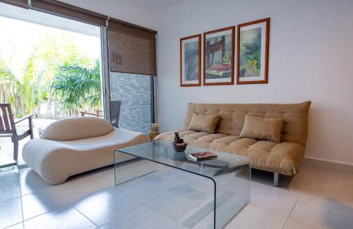 Municipio de Progreso Casa | 87965 Spacious and private retreat 1 block from the Ocean in Progreso East