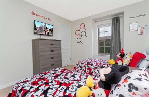 Lindfields Casa | 8843 GC Windsor at Westside Luxury 5 BR Townhome