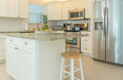 Fort Pierce Shores Casa | 8BD Ft Pierce Beach Getaway - Great for Family Group