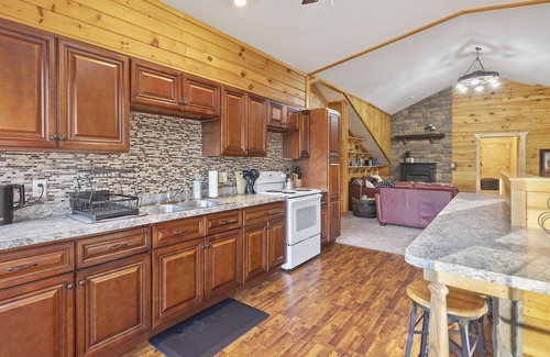 Walker Lake Cabina | 8bd w/ Hottub & Large Game Room | Walker Lake