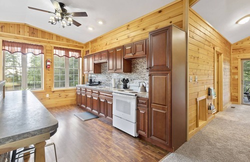 Walker Lake Cabina | 8bd w/ Hottub & Large Game Room | Walker Lake