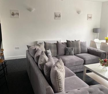 Sheffield Casa | 8Bed and 9Bath Ensuite House with Hot Tub and Free Wi-Fi