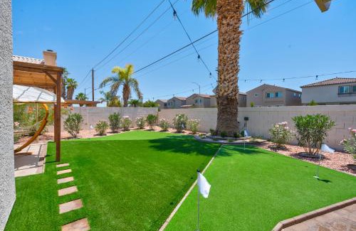 North Las Vegas Villa | 8BR 5BA SuperHero Retreat-King Beds, BBQ, Hammock, Firepit, MiniGolf, WorkSpace